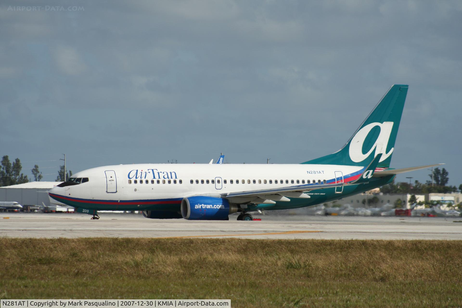 N281AT, 2006 Boeing 737-7BD C/N 33922, Boeing 737-700