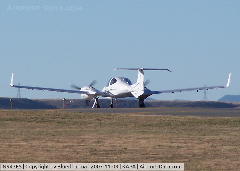 N943ES, 2006 Diamond DA-42 Twin Star C/N 42.AC033, Taxi to takeoff.