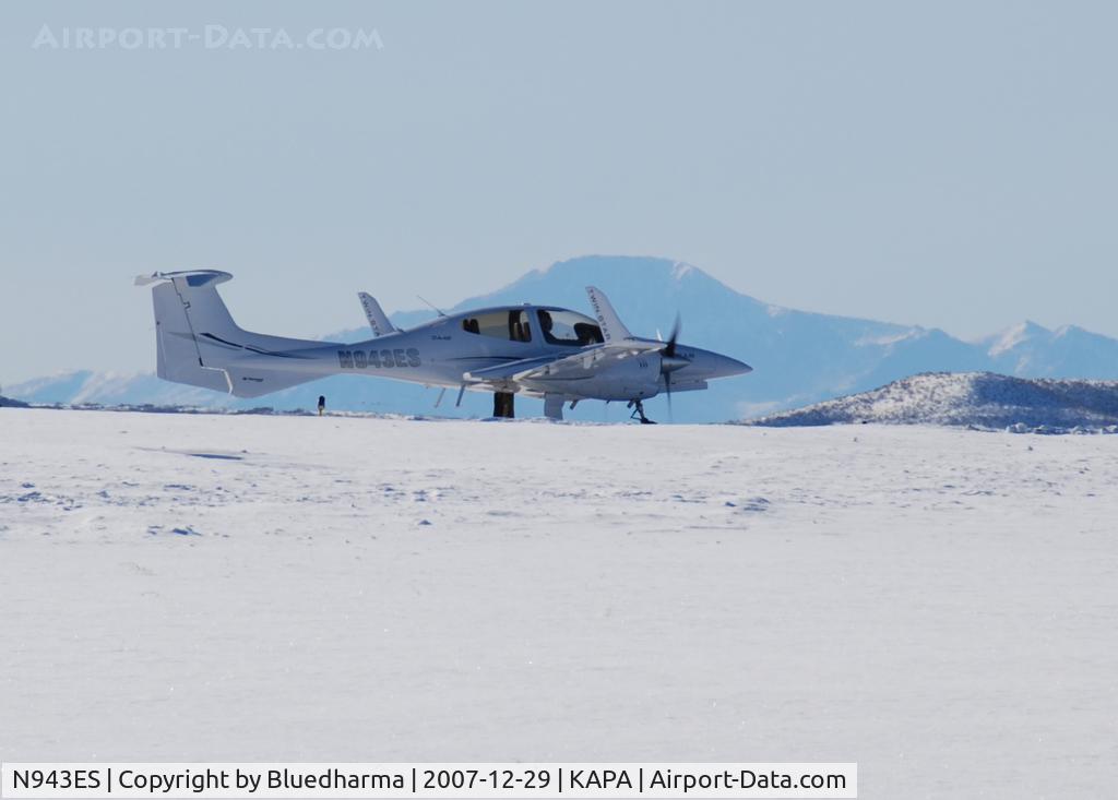 N943ES, 2006 Diamond DA-42 Twin Star C/N 42.AC033, Taxi to takeoff with Pikes Peak in the background.