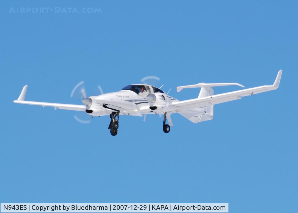 N943ES, 2006 Diamond DA-42 Twin Star C/N 42.AC033, Approach to 17L.