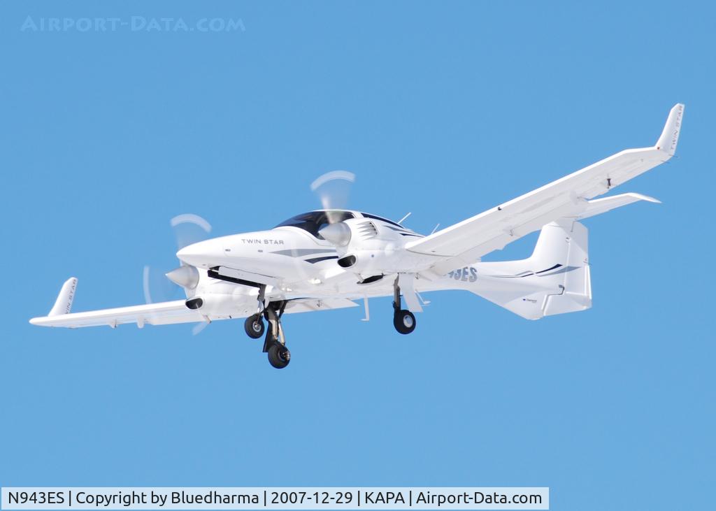 N943ES, 2006 Diamond DA-42 Twin Star C/N 42.AC033, Approach to 17L.