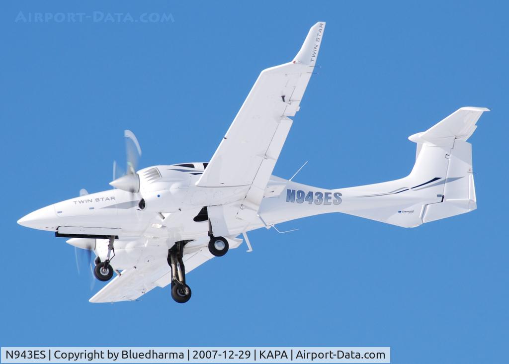 N943ES, 2006 Diamond DA-42 Twin Star C/N 42.AC033, Approach to 17L.