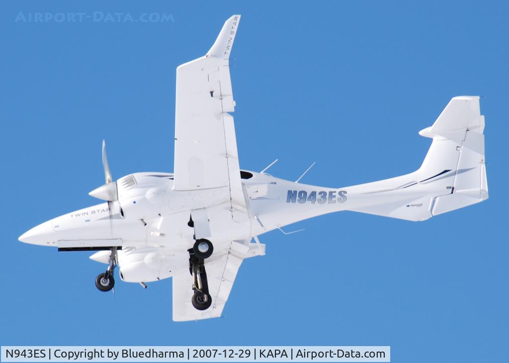 N943ES, 2006 Diamond DA-42 Twin Star C/N 42.AC033, Approach to 17L.