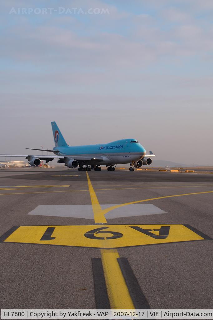HL7600, 2004 Boeing 747-4B5F/SCD C/N 33945, Korean Air Boeing 747-400