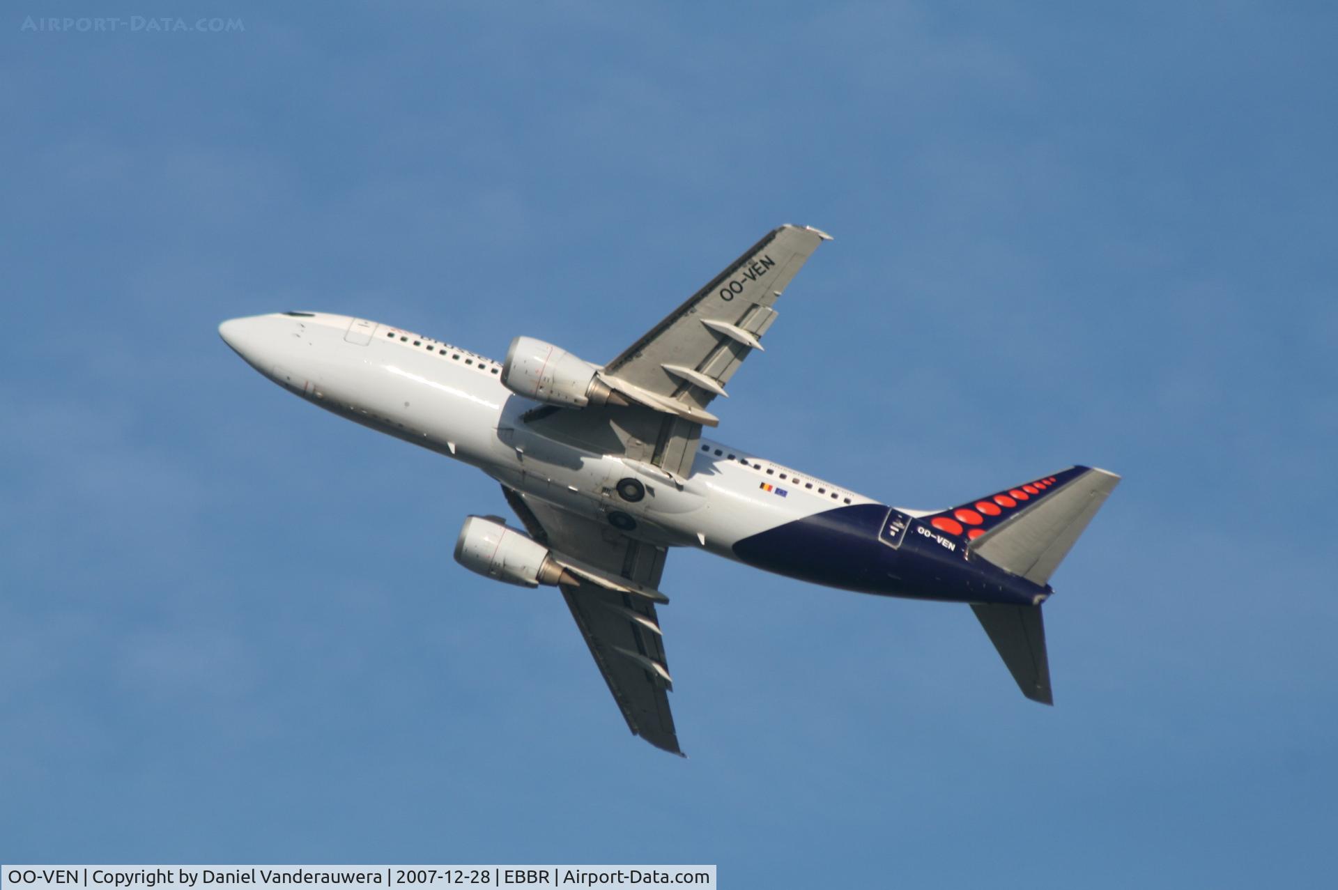 OO-VEN, 1998 Boeing 737-36N C/N 28586, taking off from rwy 25R