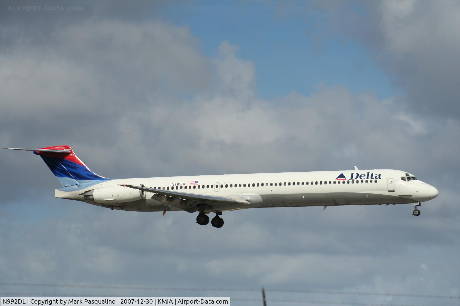 N992DL, 1991 McDonnell Douglas MD-88 C/N 53344, MD-88