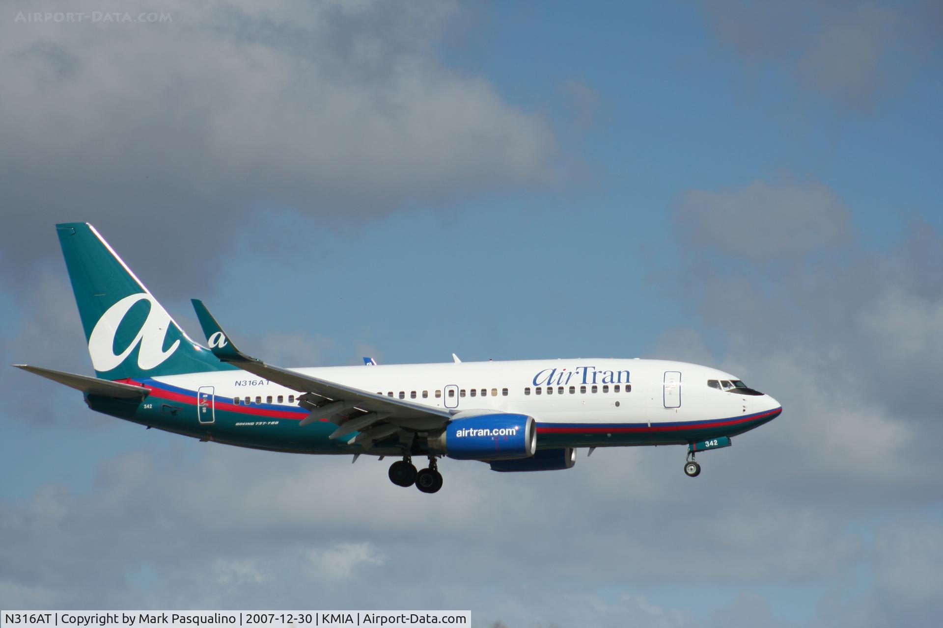 N316AT, 2007 Boeing 737-7BD C/N 33928, Boeing 737-700