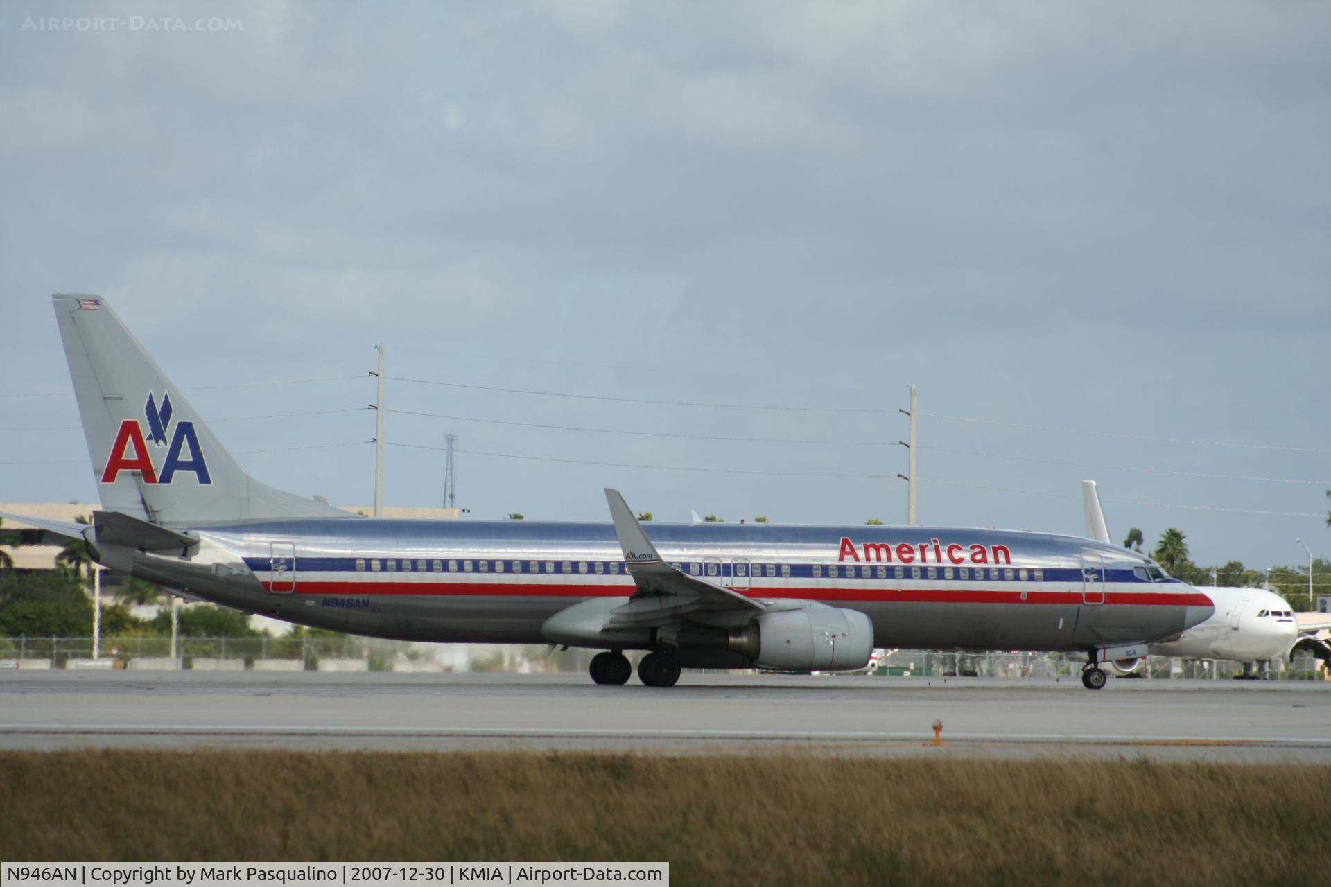 N946AN, 2000 Boeing 737-823 C/N 30600, Boeing 737-800