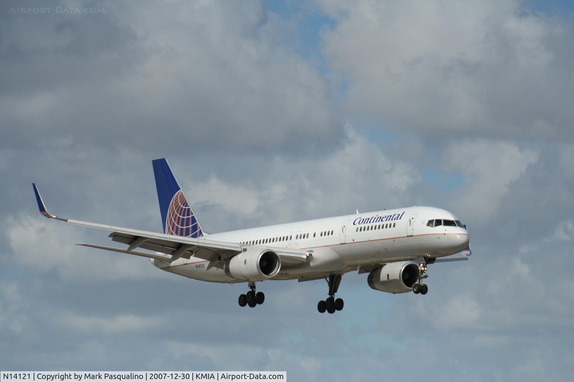 N14121, 1997 Boeing 757-224 C/N 27563, Boeing 757-200