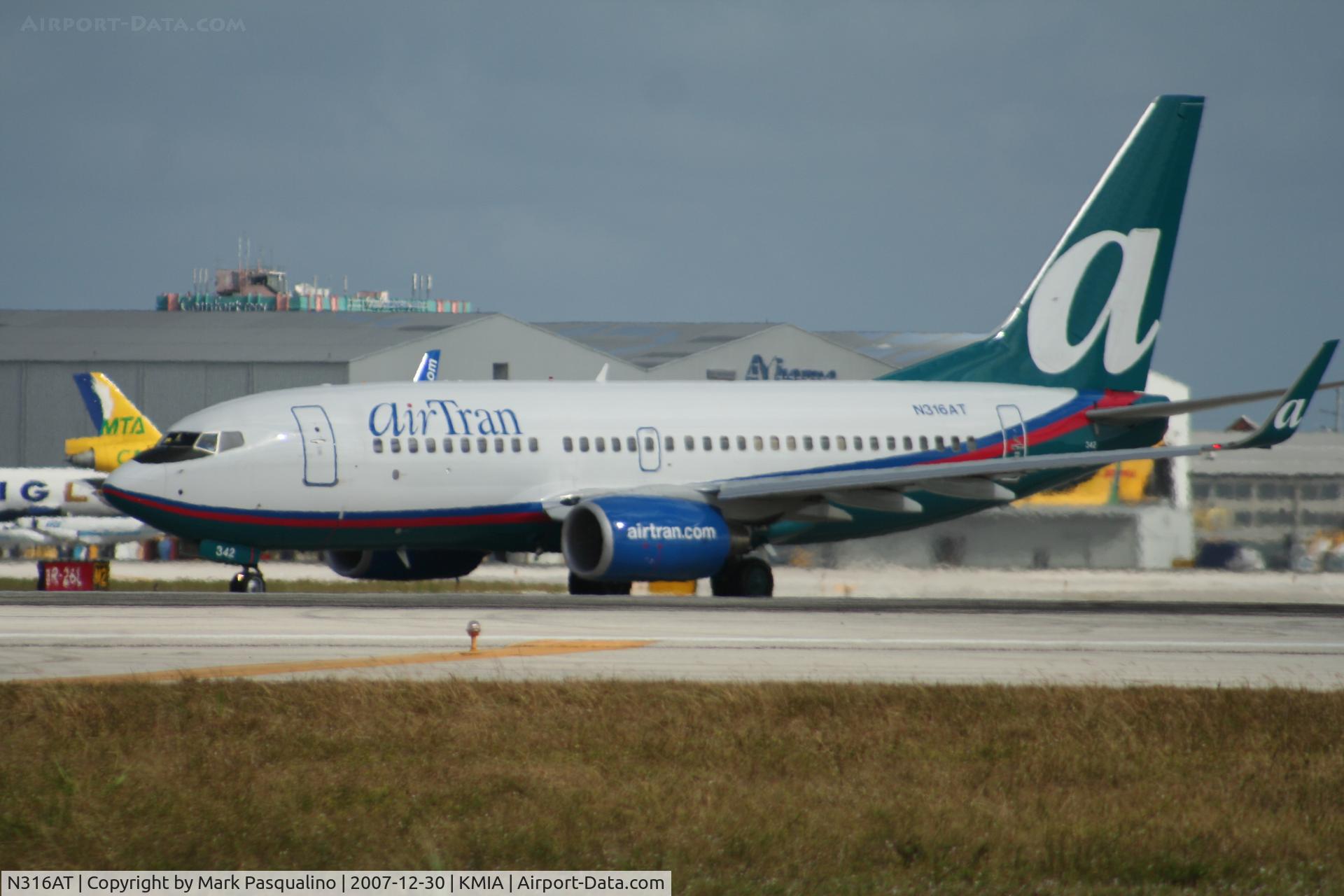 N316AT, 2007 Boeing 737-7BD C/N 33928, Boeing 737-700