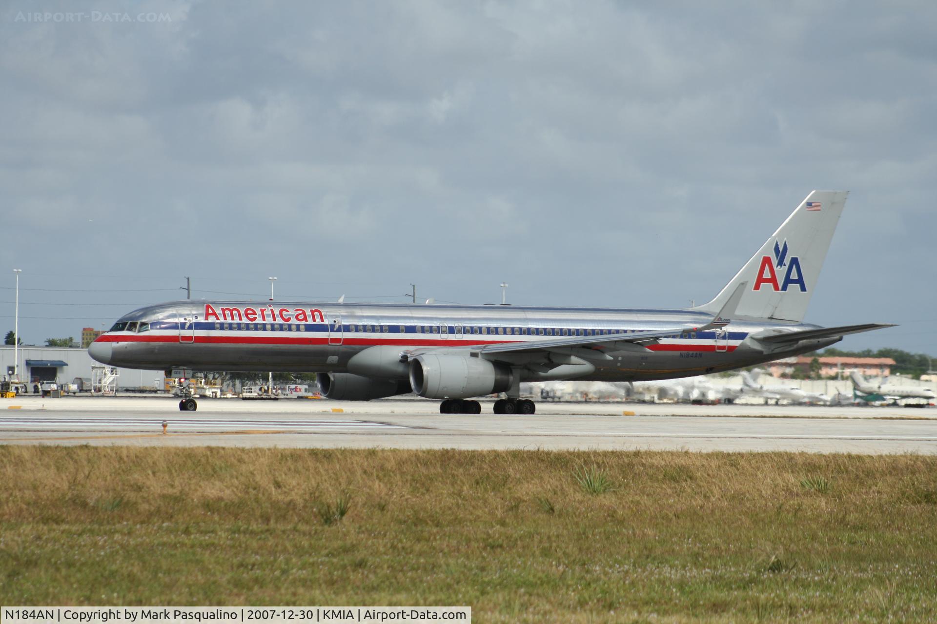 N184AN, 1999 Boeing 757-223 C/N 29594, Boeing 757-200