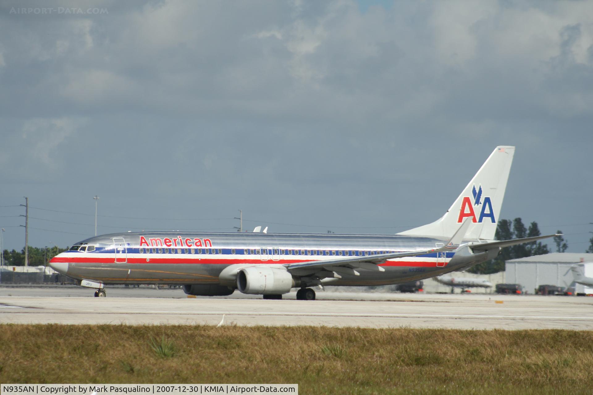 N935AN, 2000 Boeing 737-823 C/N 30081, Boeing 737-800