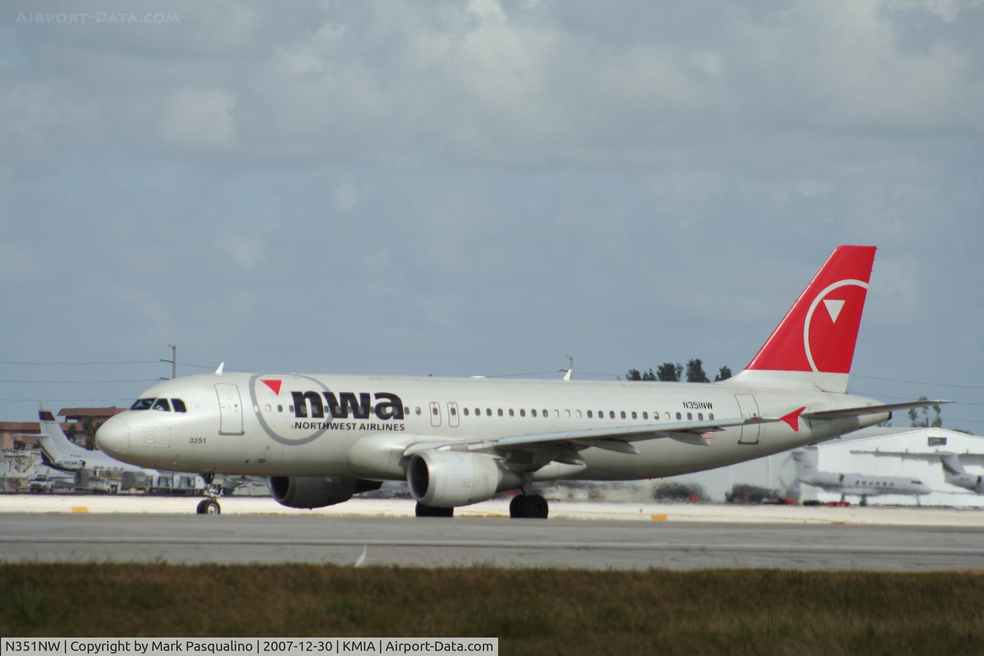 N351NW, 1997 Airbus A320-212 C/N 766, Airbus A320