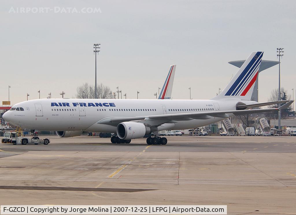 F-GZCD, 2002 Airbus A330-203 C/N 458, Towed to the area of hangars.