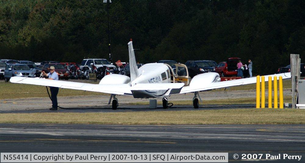 N55414, 1973 Piper PA-34-200 C/N 34-7350212, Topping off the fuel supply