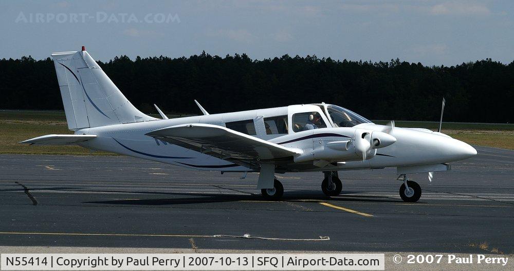 N55414, 1973 Piper PA-34-200 C/N 34-7350212, Taxiing past, showing off her sweeping paint scheme