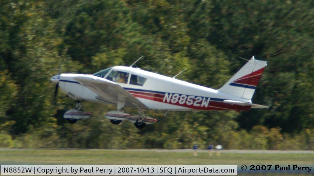 N8852W, 1964 Piper PA-28-235 C/N 28-10405, Getting airborne