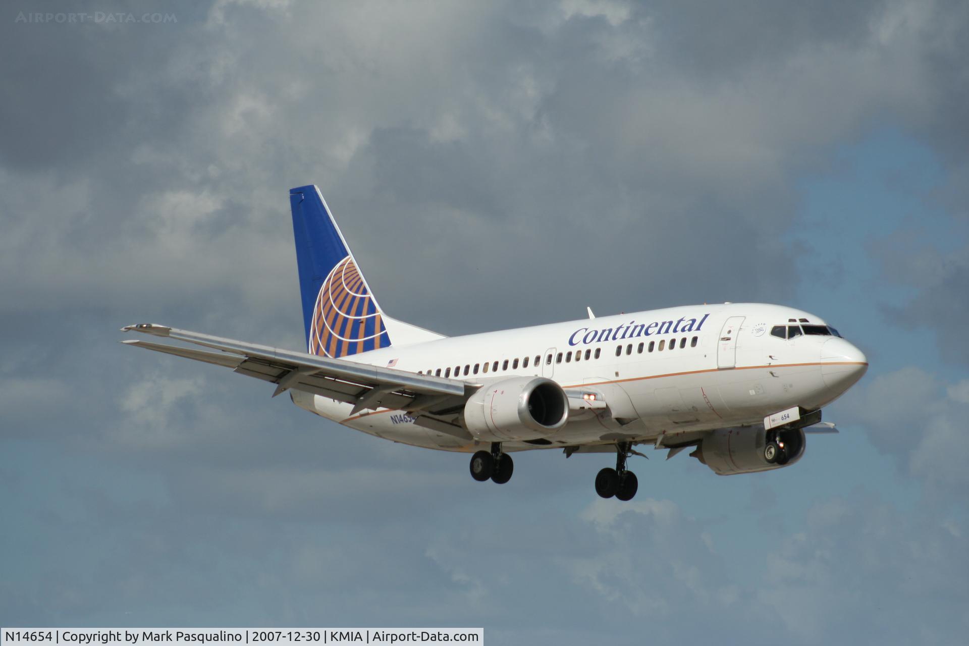 N14654, 1998 Boeing 737-524 C/N 28915, Boeing 737-500