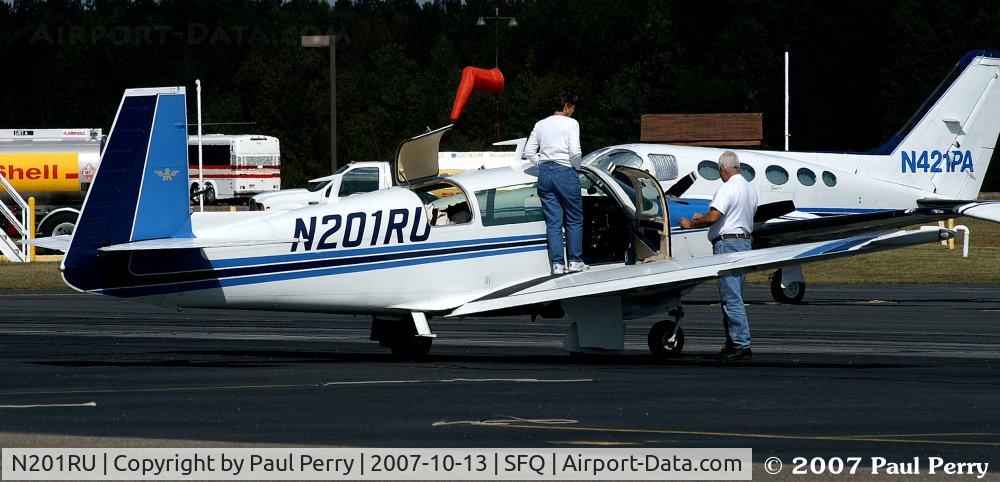 N201RU, 1977 Mooney M20J 201 C/N 24-0360, Prepping for departure