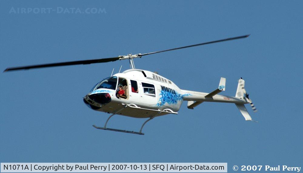 N1071A, 1979 Bell 206L-1 LongRanger II C/N 45340, The crowd-pleasing sightseeing hop of the day