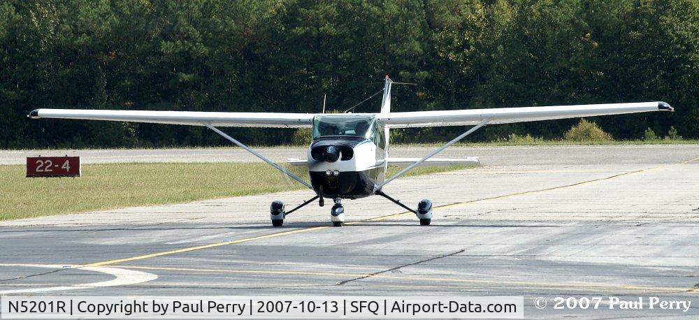N5201R, 1974 Cessna 172M C/N 17263418, Coming my way, making for the ramp