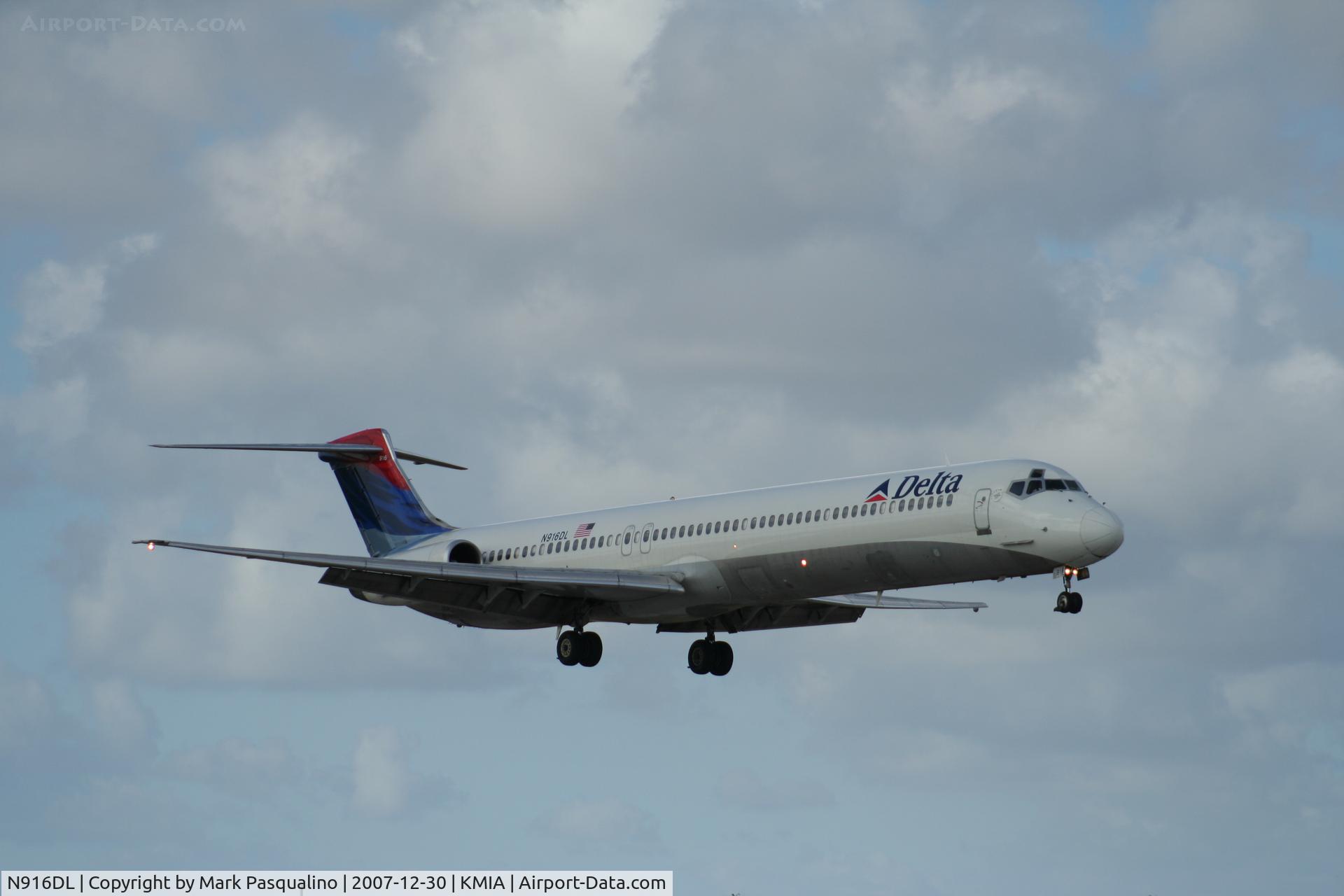 N916DL, 1988 McDonnell Douglas MD-88 C/N 49591, MD-88