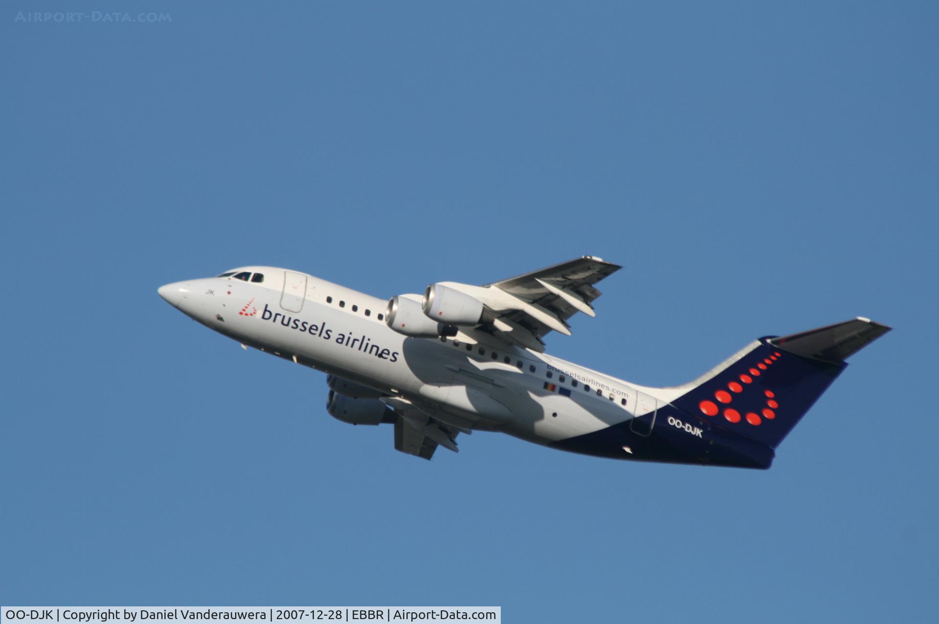 OO-DJK, 1995 British Aerospace Avro 146-RJ85 C/N E.2271, flight SN3599 is taking off from rwy 25R