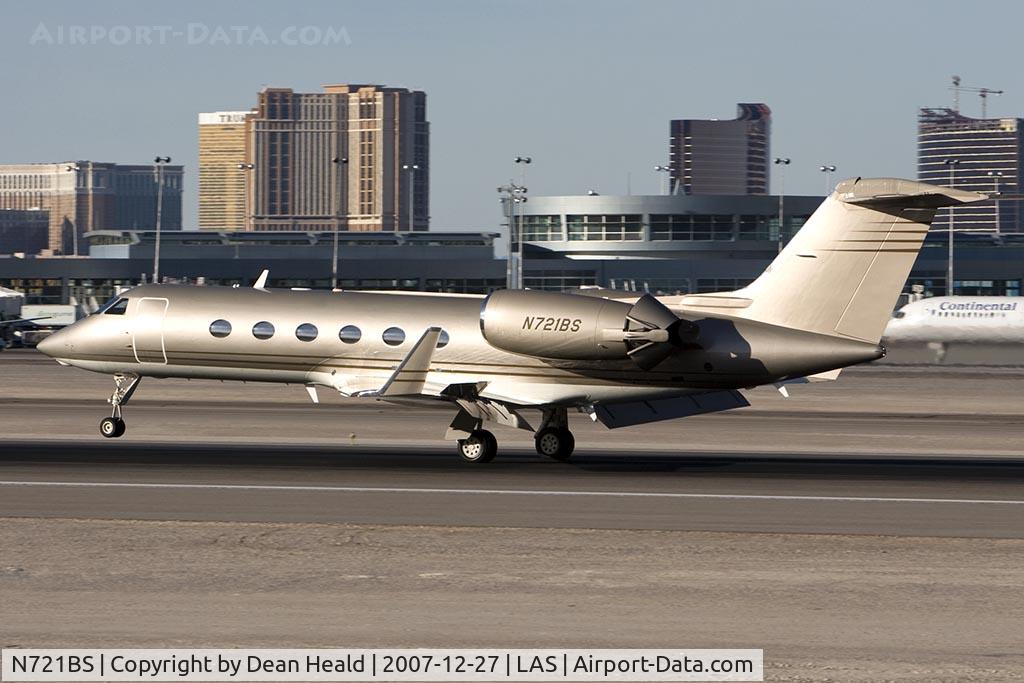 N721BS, 2003 Gulfstream Aerospace G-IV C/N 1516, CFS Air LLC 2003 Gulfstream G-IV from Forbes Field (KFOE) - Topeka, KS, landing on RWY 25L.