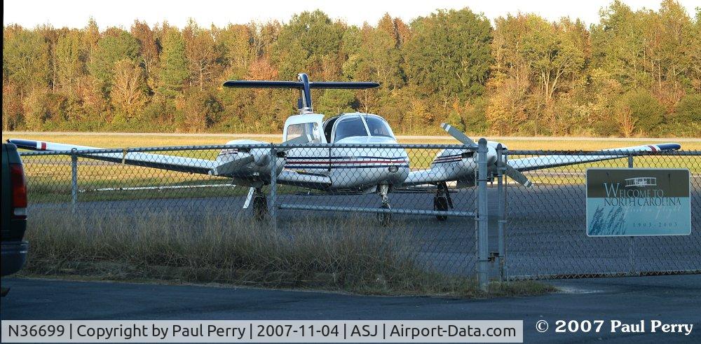 N36699, 1978 Piper PA-44-180 Seminole C/N 44-7995005, Near the fueling area, killing time