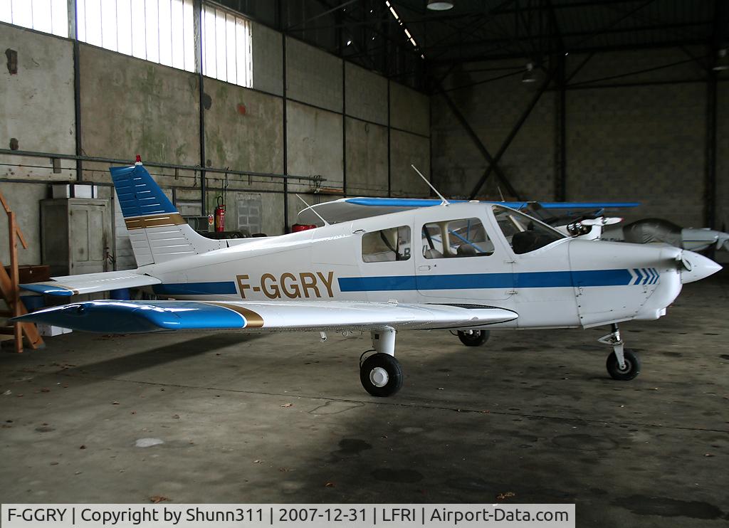 F-GGRY, Piper PA-28-161 Warrior II C/N 28-41104, Inside hangard of the airclub