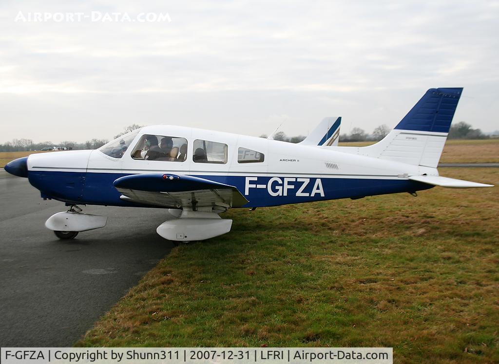 F-GFZA, Piper PA-28-181 Archer II C/N 28-8390074, Ready for a new light flight