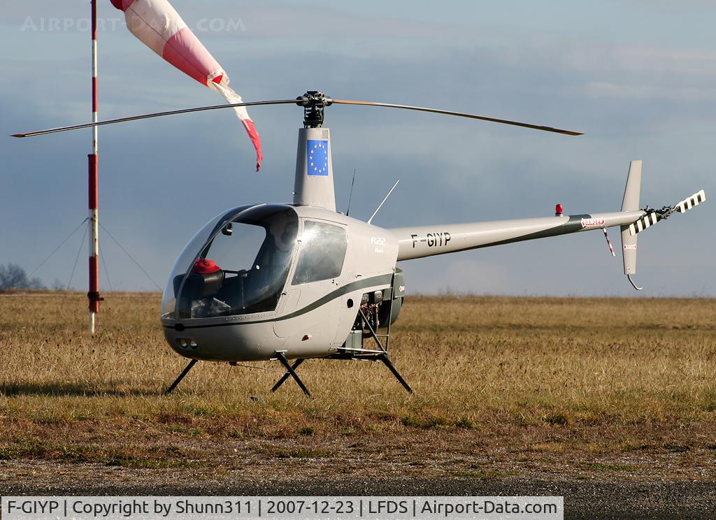 F-GIYP, Robinson R22 Beta C/N 1399, Parked at the airfield