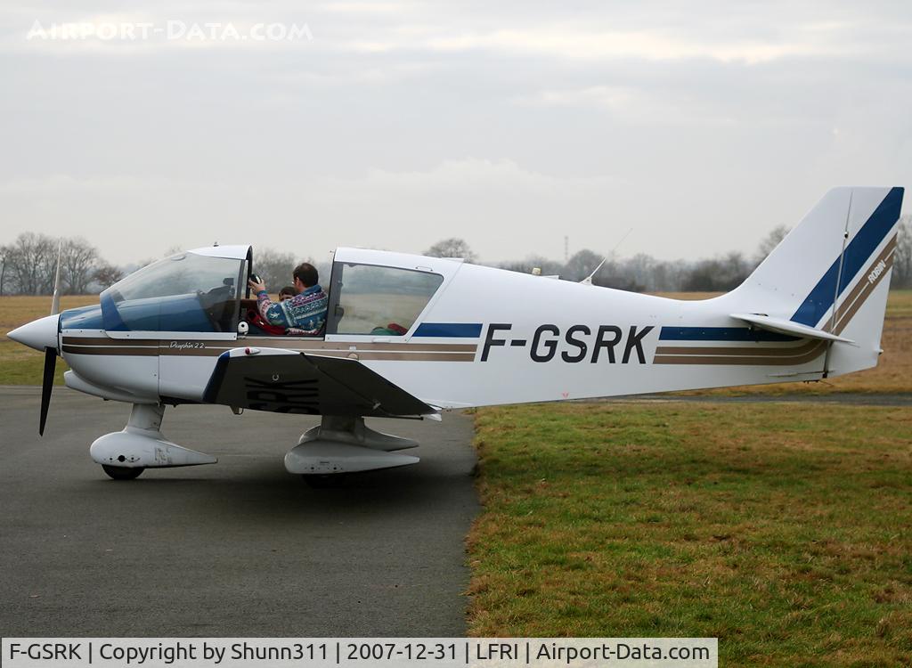F-GSRK, Robin DR-400-120 Dauphin 2+2 C/N 2395, Arriving from a light flight