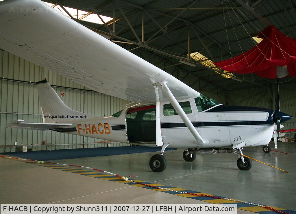 F-HACB, Cessna U206D Super Skywagon C/N U206-1384, Inside paratrooping hangard
