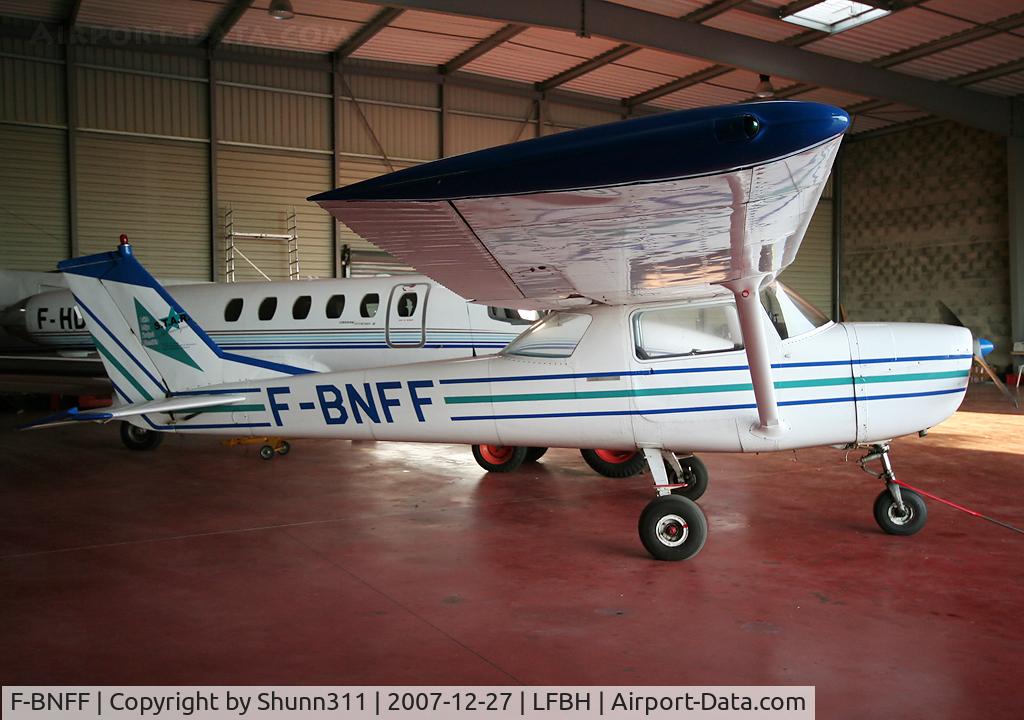 F-BNFF, 1965 Cessna 150F C/N 15062312, Inside STAR hangard