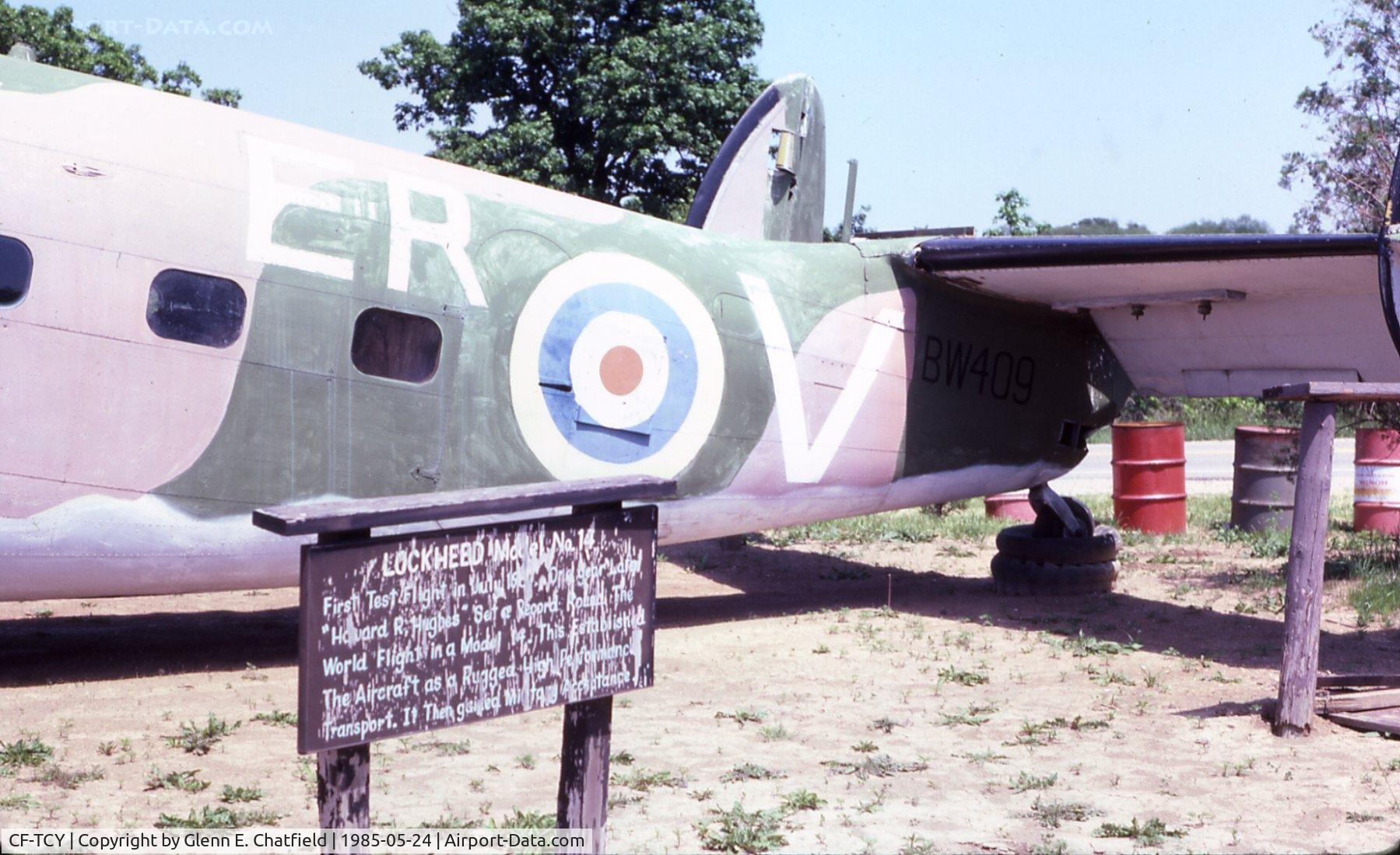 CF-TCY, Lockheed 18 Lodestar C/N 18-2064, Lodestar at the now defunct Victory Air Museum at Mundelein, IL