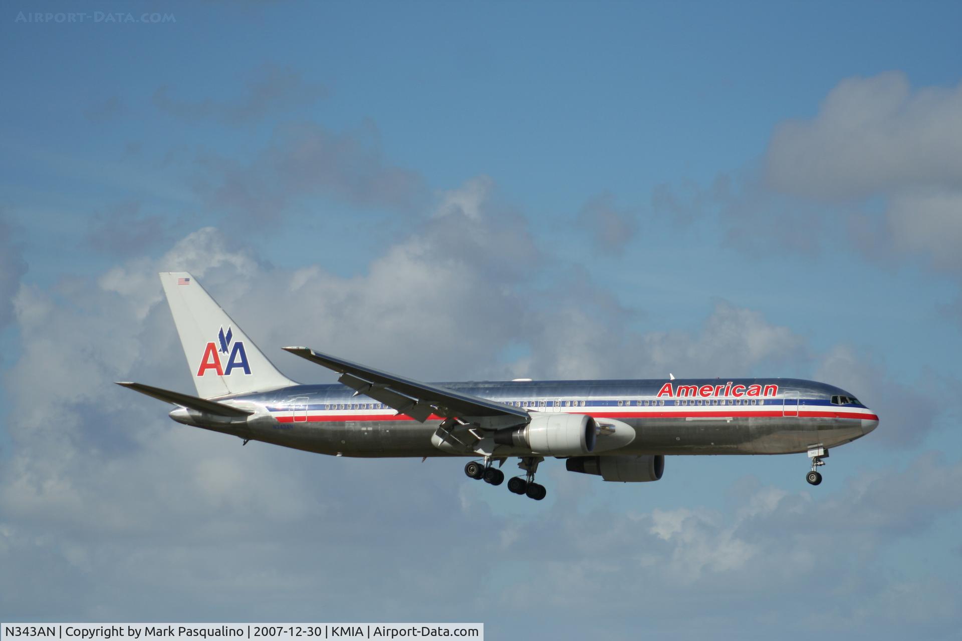 N343AN, 2003 Boeing 767-323 C/N 33082, Boeing 767-300