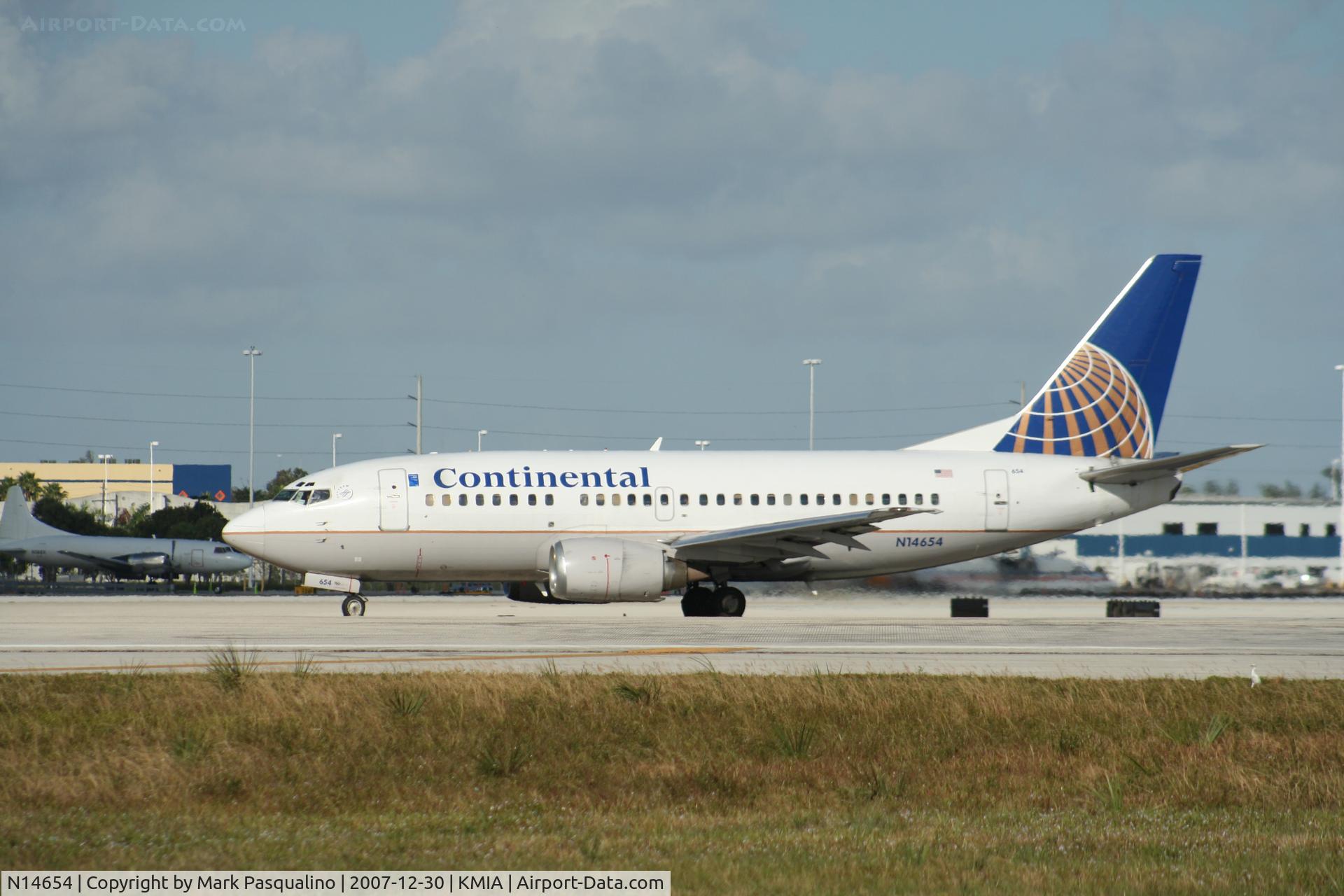 N14654, 1998 Boeing 737-524 C/N 28915, Boeing 737-500