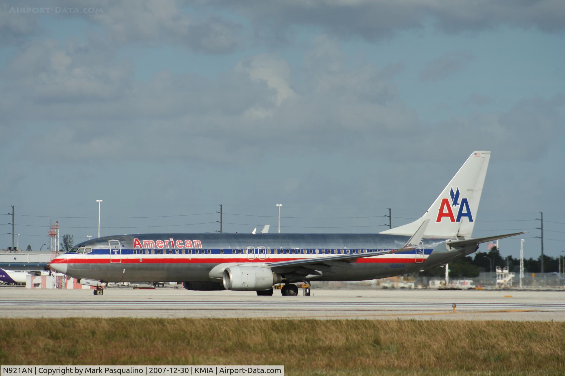 N921AN, 1999 Boeing 737-823 C/N 29522, Boeing 737-800