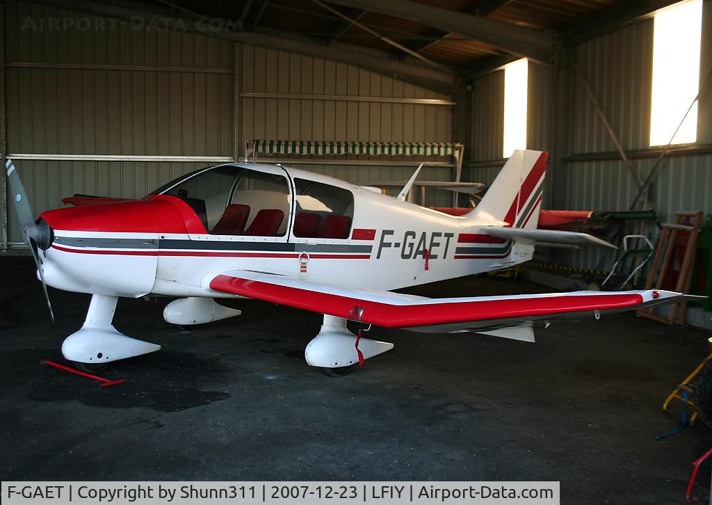 F-GAET, Robin DR-400-140B Major C/N 1164, Inside airclub's hangard in this very small airfield