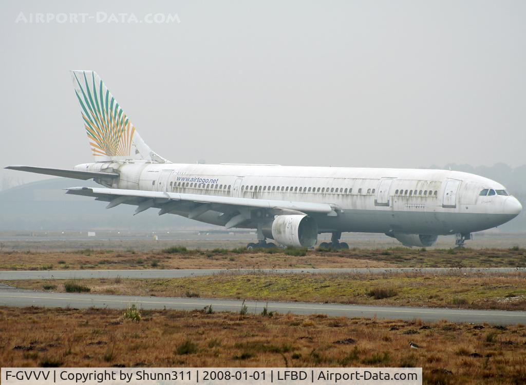 F-GVVV, 1979 Airbus A300B4-103 C/N 069, Stored since long long time here... Now with very faded c/s and without engines... End life of him :-|