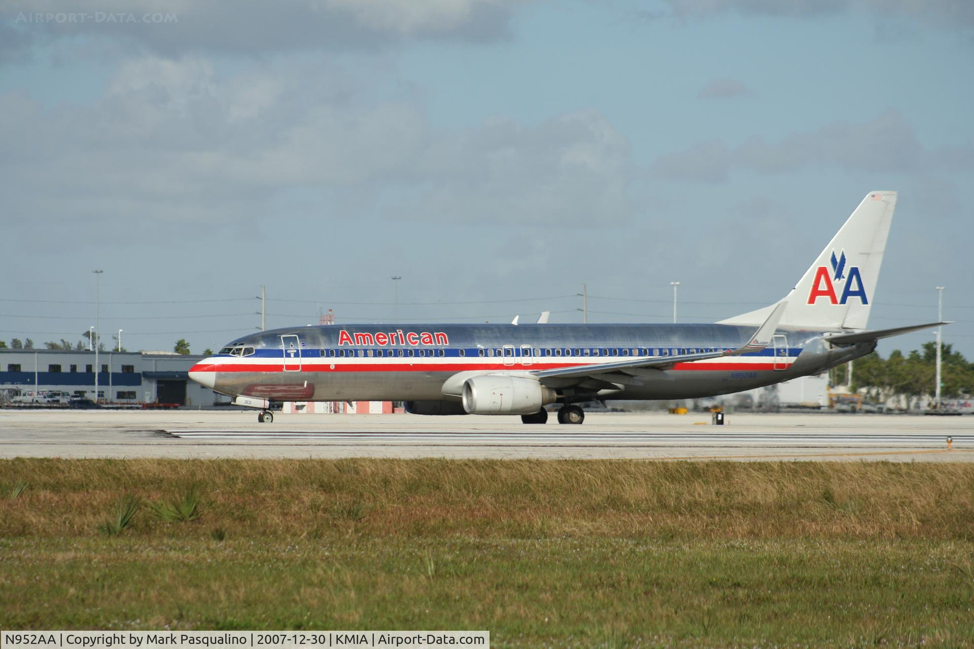 N952AA, 2000 Boeing 737-823 C/N 30088, Boeing 737-800