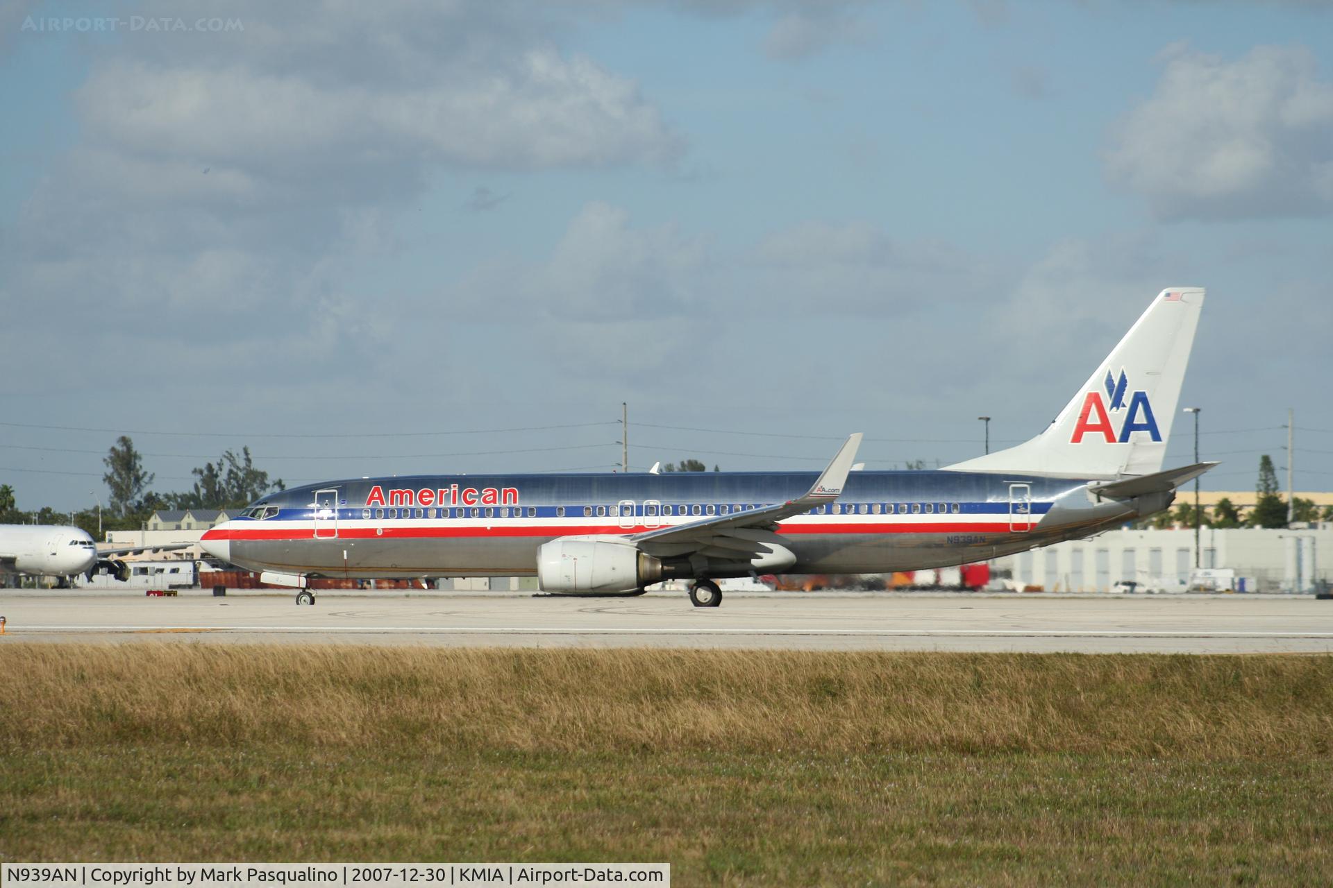 N939AN, 2000 Boeing 737-823 C/N 30083, Boeing 737-800