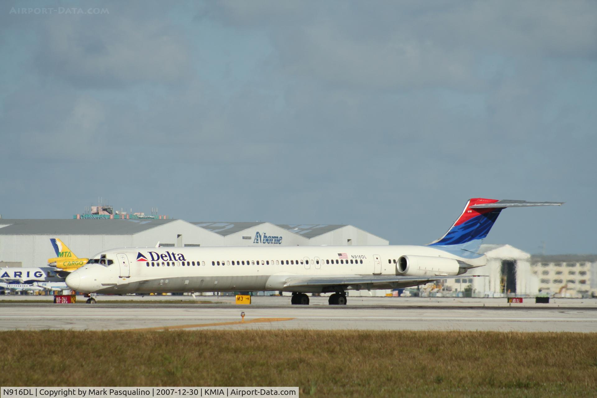 N916DL, 1988 McDonnell Douglas MD-88 C/N 49591, MD-88