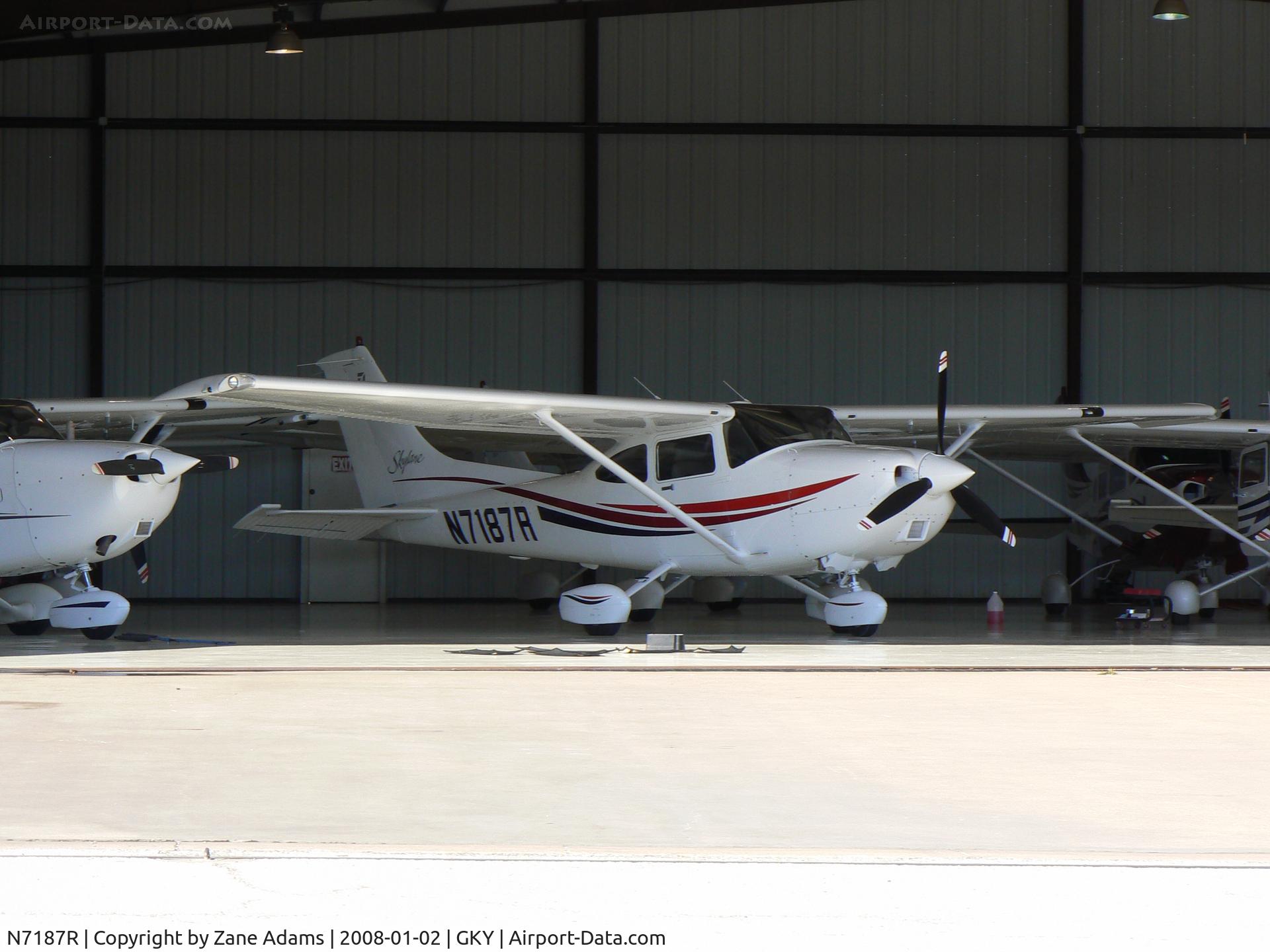N7187R, 1999 Cessna 182S Skylane C/N 18280557, At Arlington Municipal