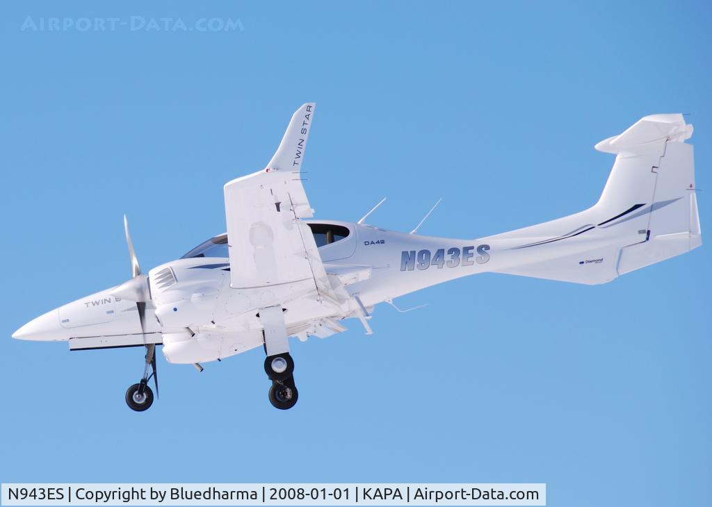 N943ES, 2006 Diamond DA-42 Twin Star C/N 42.AC033, Final Approach to 17L