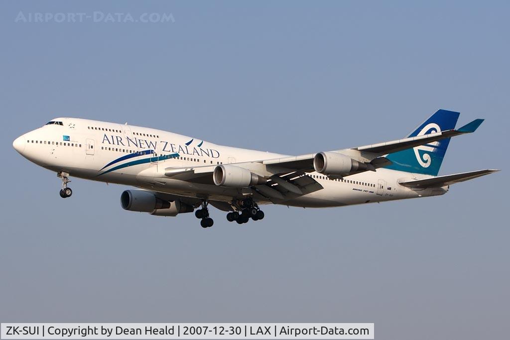 ZK-SUI, Boeing 747-441 C/N 24957, Air New Zealand ZK-SUI (FLT ANZ2) from Auckland Int'l (NZAA) on short-final to RWY 25L.