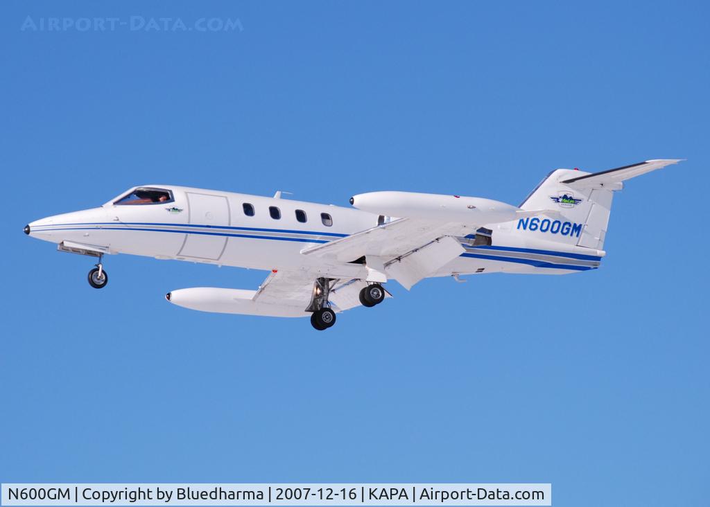 N600GM, 1981 Gates Learjet 25D C/N 290, AirLife Denver Approach to 17L.