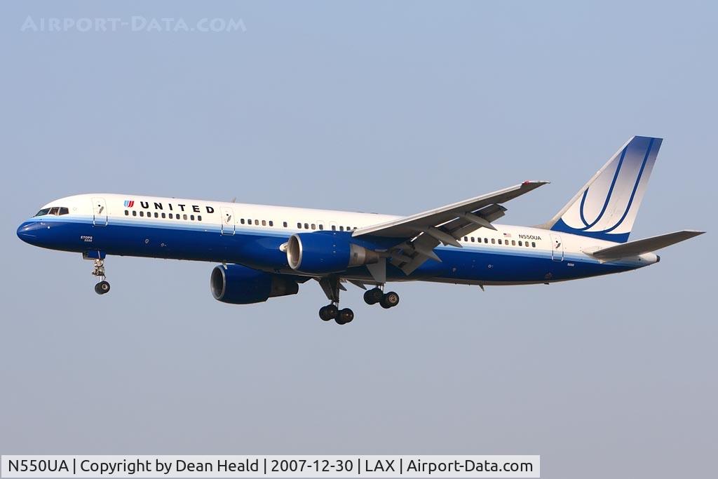 N550UA, 1992 Boeing 757-222 C/N 25398, United Airlines N550UA (FLT UAL207) from Washington Dulles Int'l (KIAD) on short-final to RWY 25L.