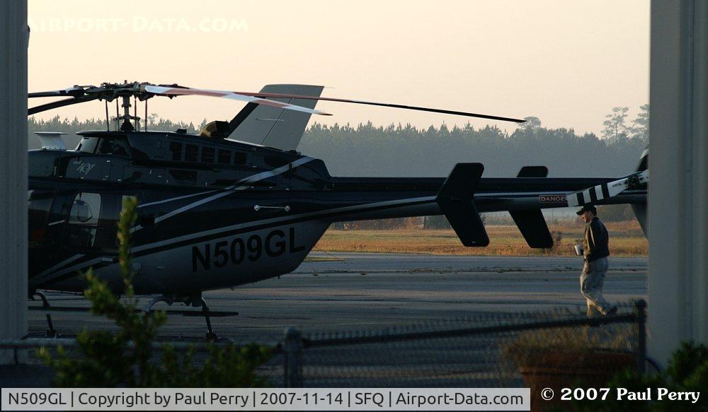 N509GL, Bell 407 C/N 53156, Prepping for a flight, as the crew assembles